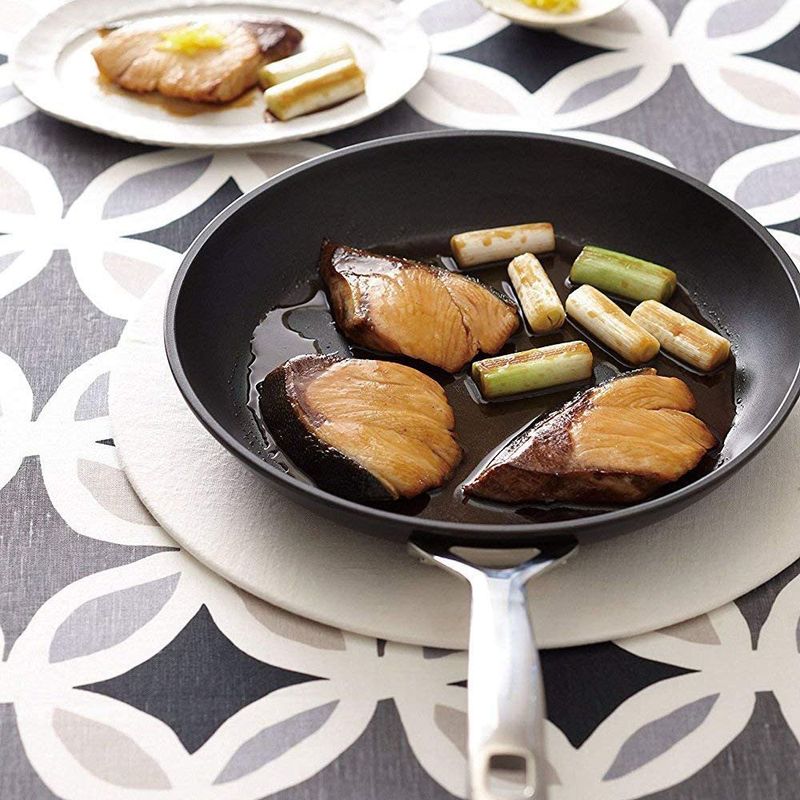 Frigideira-Rasa-26Cm-Tns-Pro-Preto-Le-Creuset-51112260010002-x03